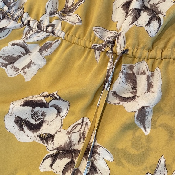 Aritzia Babaton Blouse - Picture 5 of 5